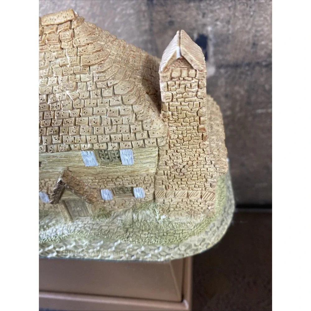 Vintage David Winter Kent‎ Cottage 1985 - Hand Painted Retired Figurine - UK